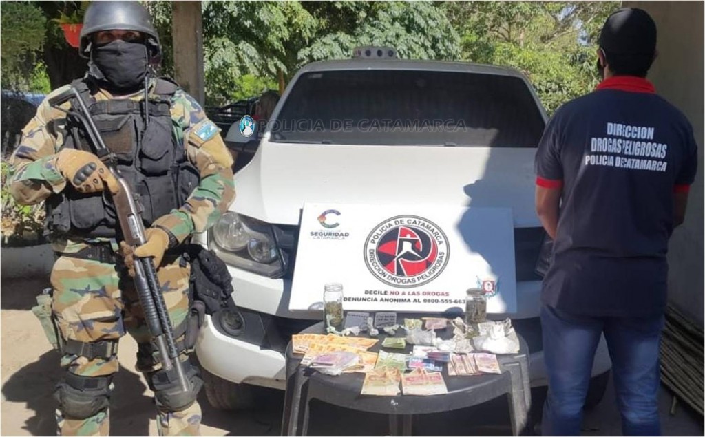 Marihuana, Cocaína, mas de Medio Millón de pesos y Tres Detenidos en Operativo Policial 