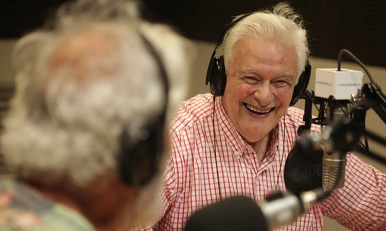 A los 82 años, Héctor Larrea le dice adiós a la radio y se retira tras seis décadas de carrera